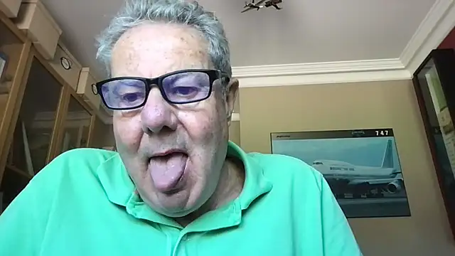 Snapshot of Oldpistolpete chatting on May 2026 11:15:01 AM Oldpistolpete online show from May 2026 11:15:01 AM