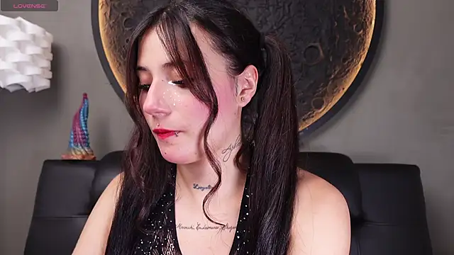 Snapshot of miss_sharlotte18 chatting on June 2026 06:07:02 PM miss sharlotte18 online show from June 2026 06:07:02 PM