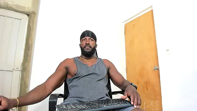 Snapshot of DaleHamilton chatting on December 2024 03:00:01 PM DaleHamilton online show from December 2024 03:00:01 PM