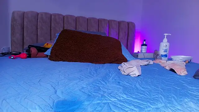  linda milk  online show from November 2025 03:07:01 AM