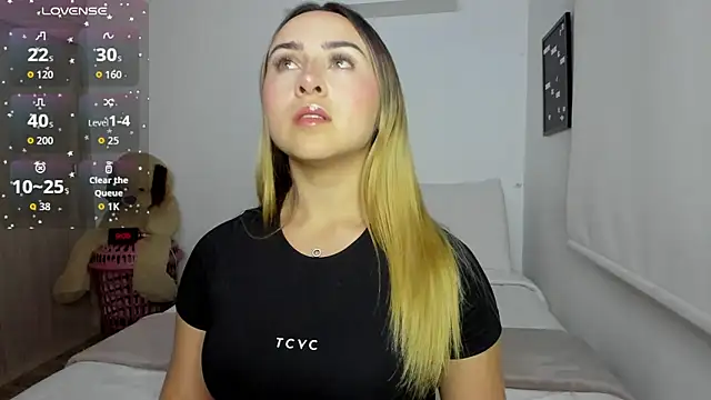 Snapshot of sophi_mooreno chatting on February 2026 02:06:02 AM sophi mooreno online show from February 2026 02:06:02 AM