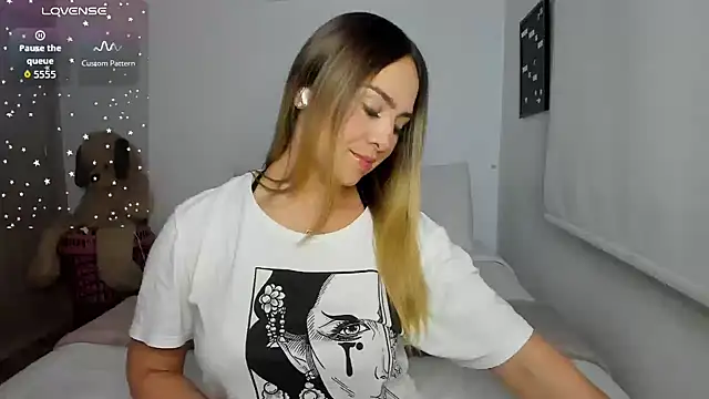 Snapshot of sophi_mooreno chatting on February 2026 03:00:02 AM sophi mooreno online show from February 2026 03:00:02 AM