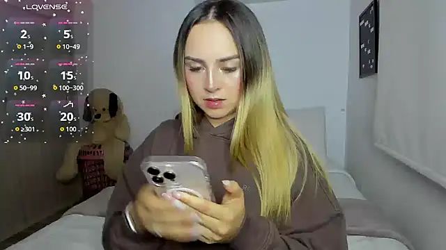 Snapshot of sophi_mooreno chatting on February 2026 01:20:02 AM sophi mooreno online show from February 2026 01:20:02 AM