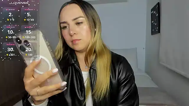 Snapshot of sophi_mooreno chatting on February 2026 02:41:02 AM sophi mooreno online show from February 2026 02:41:02 AM