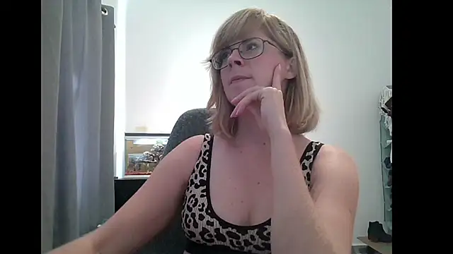 Snapshot of SavannaGirly chatting on February 2025 06:11:02 PM SavannaGirly online show from February 2025 06:11:02 PM