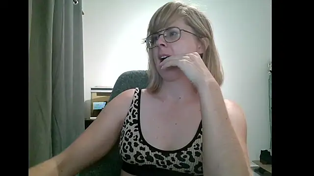 Snapshot of SavannaGirly chatting on February 2025 07:23:02 AM SavannaGirly online show from February 2025 07:23:02 AM