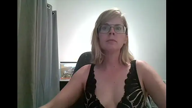 Snapshot of SavannaGirly chatting on February 2025 05:43:01 PM SavannaGirly online show from February 2025 05:43:01 PM