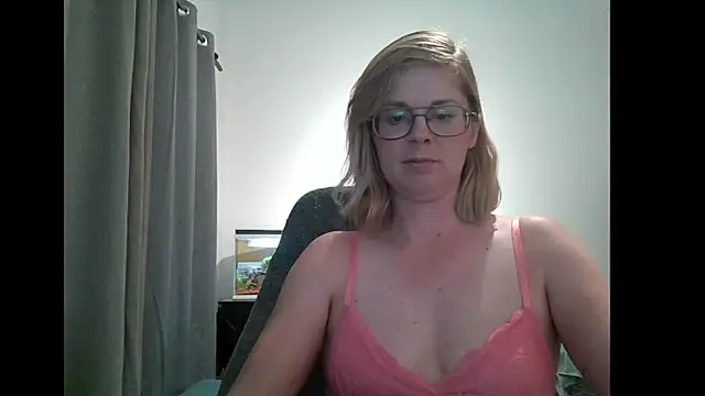 Snapshot of SavannaGirly chatting on February 2025 03:08:01 PM SavannaGirly online show from February 2025 03:08:01 PM