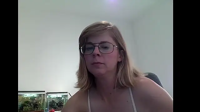 Snapshot of SavannaGirly chatting on March 2025 12:22:02 PM SavannaGirly online show from March 2025 12:22:02 PM