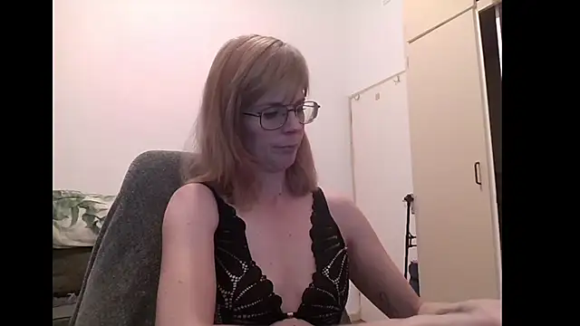 Snapshot of SavannaGirly chatting on October 2025 08:46:01 AM SavannaGirly online show from October 2025 08:46:01 AM