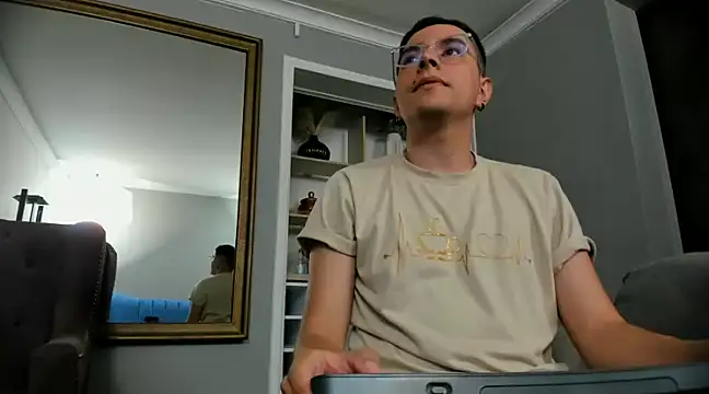 Jhoan saenz online show from December 2024 06:28:01 PM