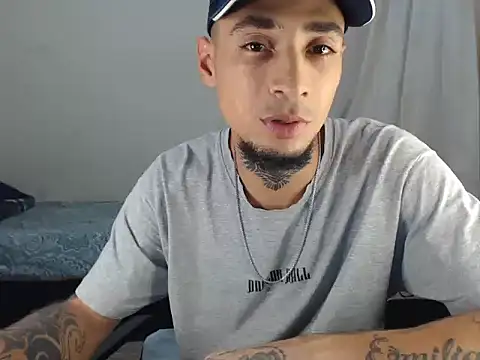 Snapshot of emiliano_hottt chatting on March 2025 07:12:02 AM emiliano hottt online show from March 2025 07:12:02 AM