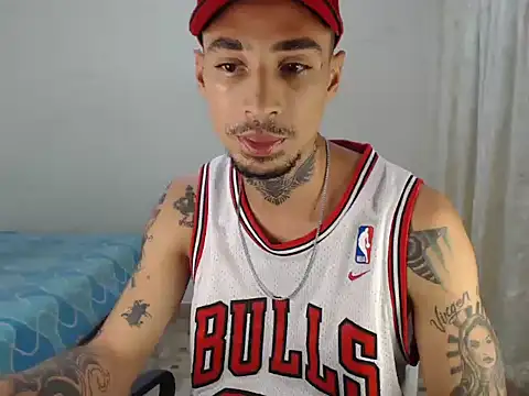 Snapshot of emiliano_hottt chatting on December 2025 06:02:01 PM emiliano hottt online show from December 2025 06:02:01 PM