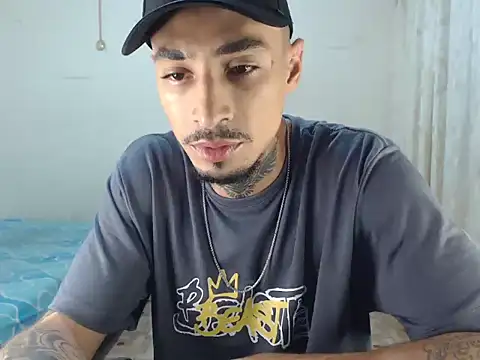 Snapshot of emiliano_hottt chatting on December 2025 10:25:02 PM emiliano hottt online show from December 2025 10:25:02 PM