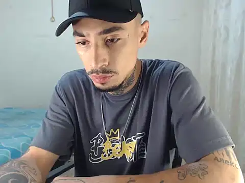 Snapshot of emiliano_hottt chatting on December 2025 03:50:02 PM emiliano hottt online show from December 2025 03:50:02 PM