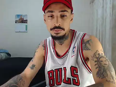 Snapshot of emiliano_hottt chatting on February 2026 02:14:01 PM emiliano hottt online show from February 2026 02:14:01 PM