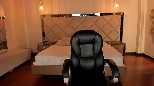 MaryLewis  online show from April 2026 11:59:01 AM