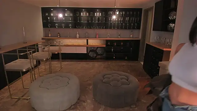 KateSunder online show from November 2025 10:25:01 AM