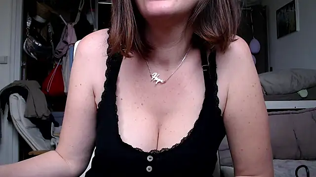Snapshot of FunnyAly chatting on May 2026 01:18:01 PM FunnyAly online show from May 2026 01:18:01 PM