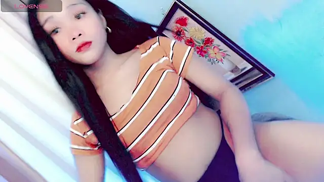 Snapshot of amomentoflust69 chatting on May 2026 01:07:02 PM amomentoflust69 online show from May 2026 01:07:02 PM