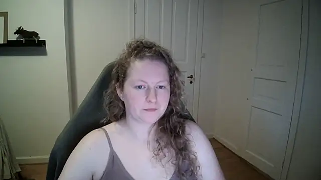 Girlnina-1995 online show from January 2025 12:37:01 PM