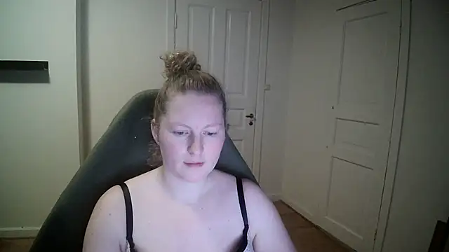 Girlnina-1995 online show from January 2025 08:24:01 PM