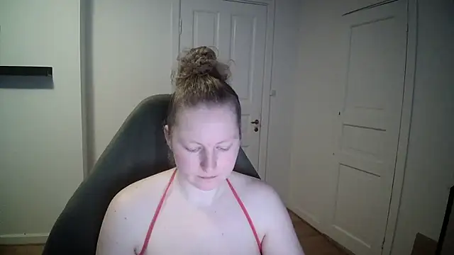 Girlnina-1995 online show from February 2025 08:52:02 AM