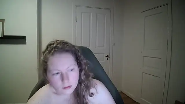 Girlnina-1995 online show from February 2025 05:42:02 AM