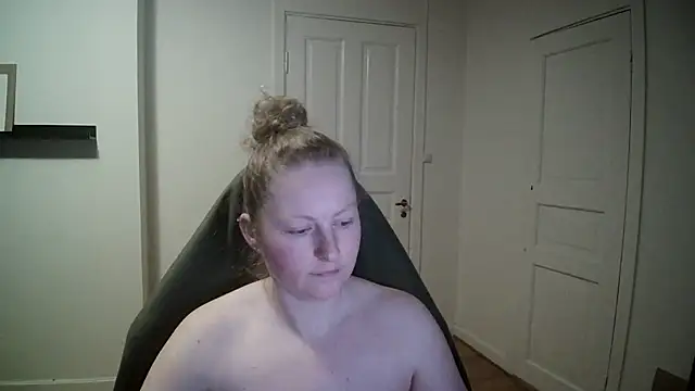 Girlnina-1995 online show from February 2025 10:20:02 PM