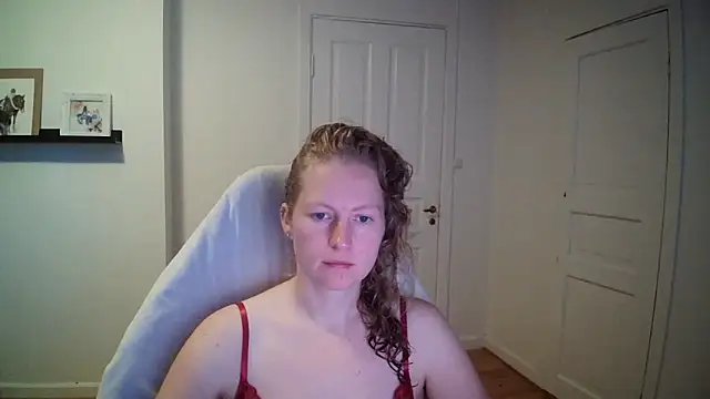 Girlnina-1995 online show from September 2025 09:12:02 AM