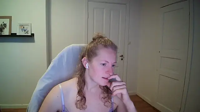 Girlnina-1995 online show from September 2025 08:07:01 AM