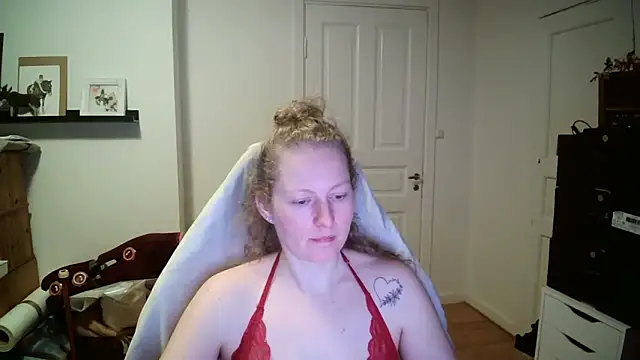 Girlnina-1995 online show from February 2026 07:31:01 PM