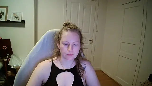 Girlnina-1995 online show from March 2026 07:50:01 PM