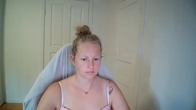 Girlnina-1995 online show from July 2026 10:29:01 AM