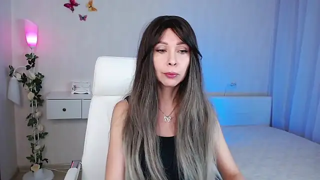 wendifoste online show from December 2024 06:45:01 PM