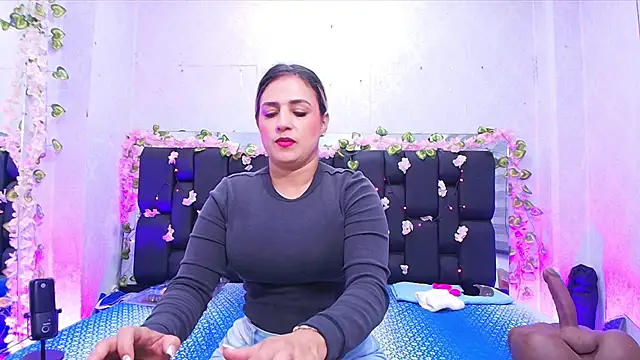  carolina fox online show from September 2025 03:06:02 AM