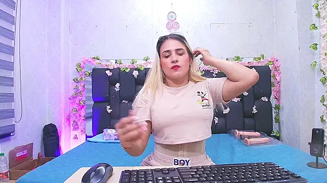  carolina fox online show from September 2025 03:08:02 AM