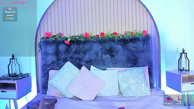 Karlagonzales  online show from October 2025 09:41:01 AM