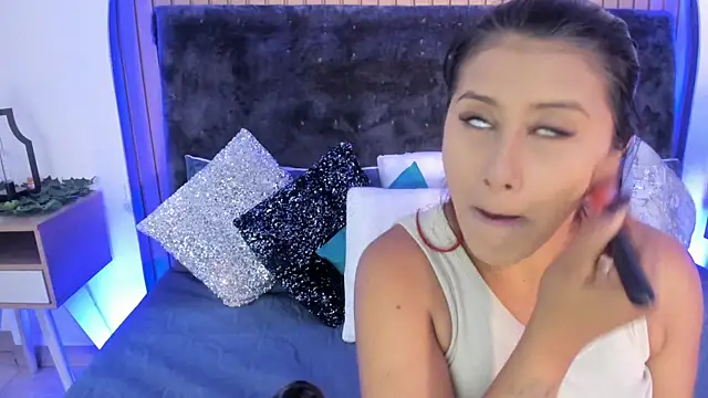 Karlagonzales  online show from April 2026 07:58:02 PM