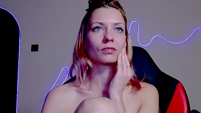 karo123421 online show from October 2025 08:31:01 PM