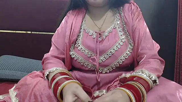 Snapshot of HOT_CHILLY chatting on April 2026 06:52:01 AM HOT CHILLY online show from April 2026 06:52:01 AM