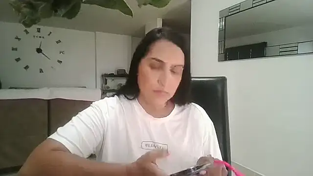 kendall 52 online show from September 2025 05:24:01 PM