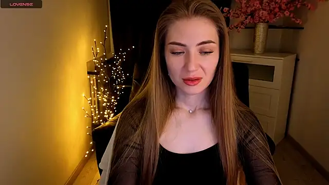 Snapshot of Adelyna_Bird chatting on May 2026 06:44:02 AM Adelyna Bird online show from May 2026 06:44:02 AM