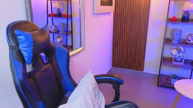 Snapshot of Kenya--Buhle chatting on February 2026 06:11:02 PM Kenya--Buhle online show from February 2026 06:11:02 PM