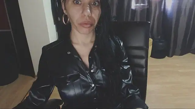 Snapshot of GoldenSasha chatting on February 2025 05:50:01 PM GoldenSasha online show from February 2025 05:50:01 PM