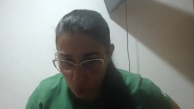 Snapshot of andreaisis2 chatting on May 2026 10:27:01 PM andreaisis2 online show from May 2026 10:27:01 PM