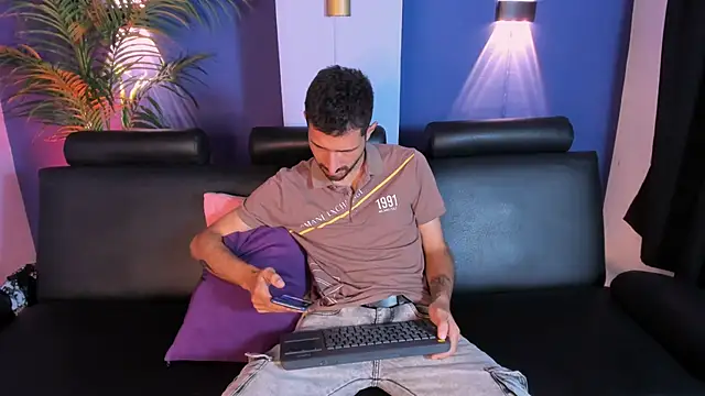 sam bisex online show from March 2026 06:34:01 PM