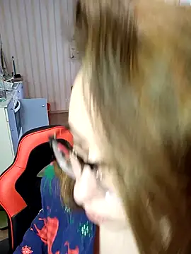 DienkaGreen online show from January 2025 08:04:01 AM