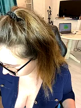 DienkaGreen online show from November 2025 06:35:02 PM