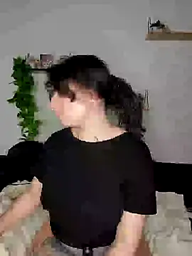 Snapshot of Moxxxie chatting on February 2025 06:25:02 AM Moxxxie online show from February 2025 06:25:02 AM